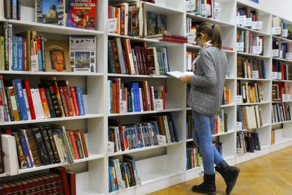 Masz pomysł na książkę? Biblioteka w Miechowie czeka na Twoje propozycje!