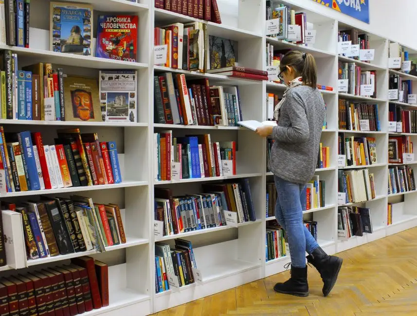Masz pomysł na książkę? Biblioteka w Miechowie czeka na Twoje propozycje!