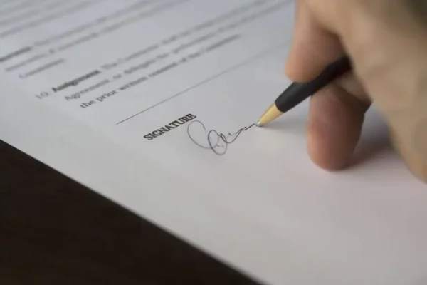 Gmina Miechów podpisała umowę na usunięcie odpadów niebezpiecznych