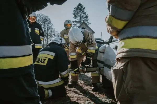 Młodzieżowe Drużyny Pożarnicze z Miechowa na obozie na Mazurach