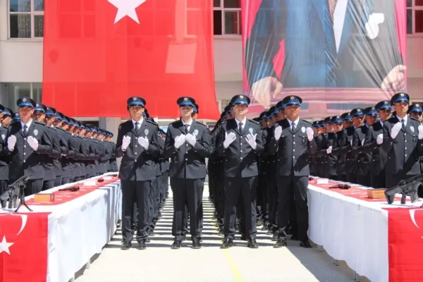 Minister Kierwiński składa życzenia policjantom z okazji Święta Policji