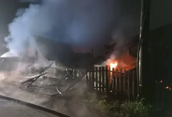 Pożar restauracji w Ojcowie – strażacy walczyli z ogniem