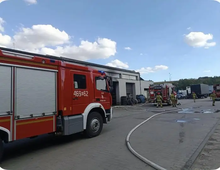 Pożar w Komorowie: Strażacy z Miechowa i okolic w akcji