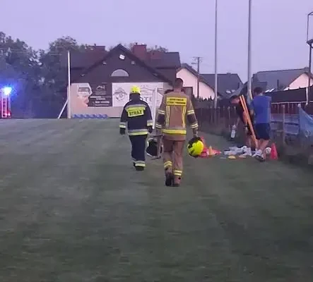 Interwencja OSP Giebułtów: złamane drzewo nad boiskiem Jutrzenka