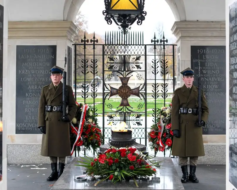Miechów uczcił Święto Wojska Polskiego – msza, przemarsz i kwiaty pod pomnikiem