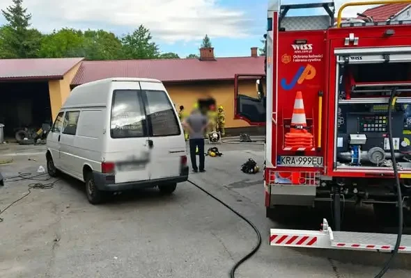 Pożar warsztatu w Sąspowie – strażacy w akcji