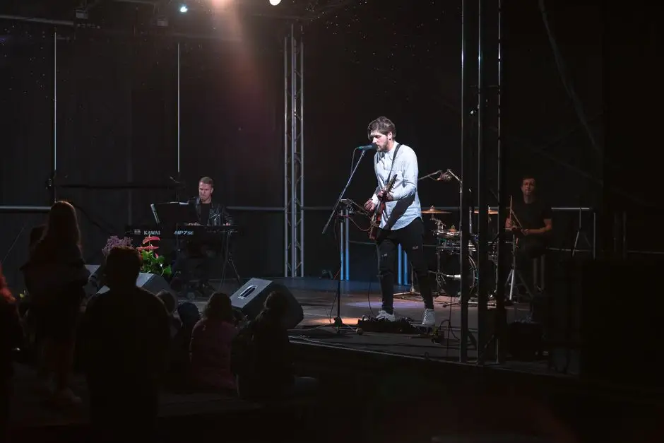 Sokół Orchestra zagra na dachu dworca w Miechowie – pożegnanie lata z muzyką